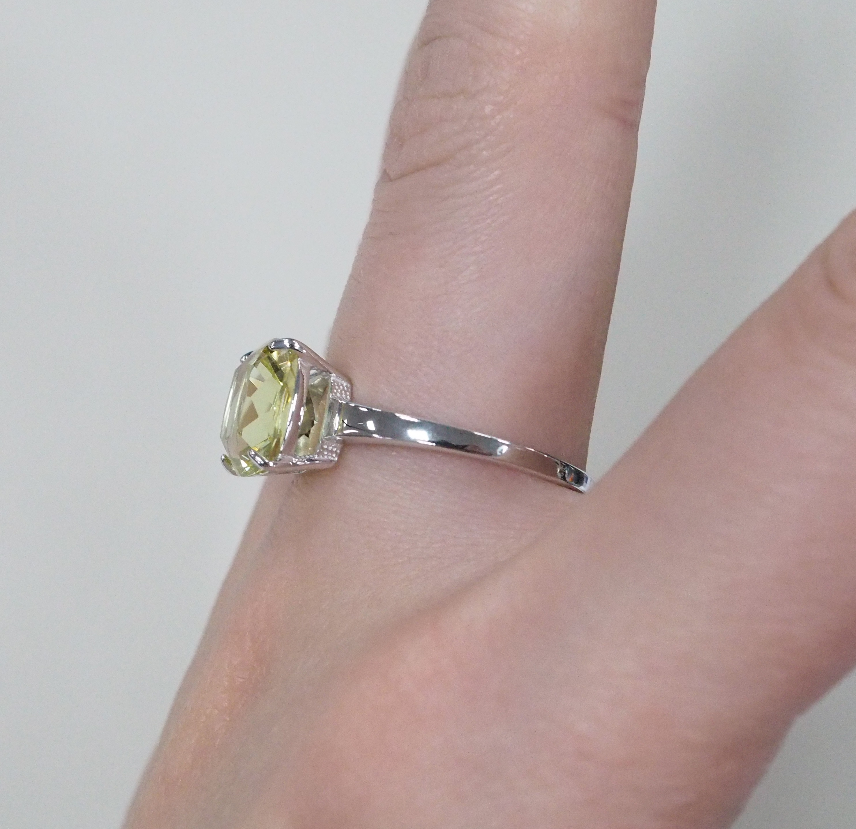 Серебряное кольцо с цитрином